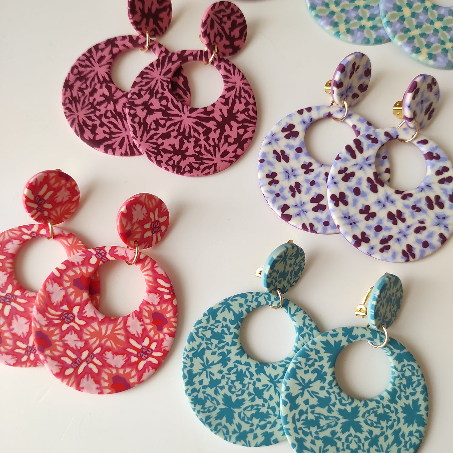 Macarena granate y violeta