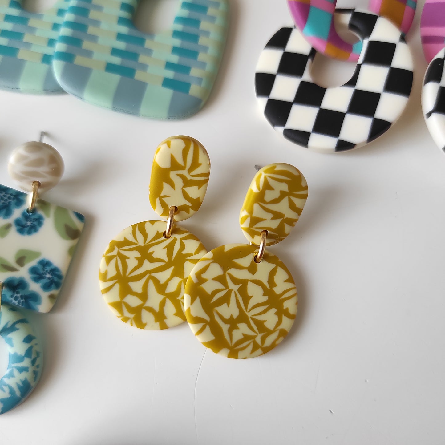 Lolita amarillo y hueso