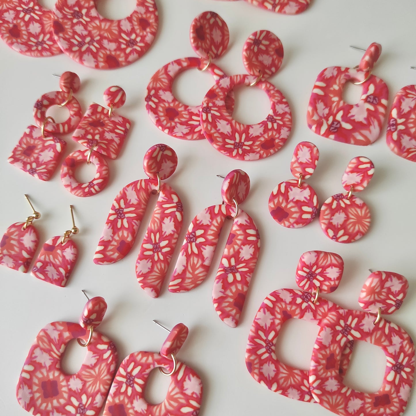 Amelia flores rojas, rosas y naranjas