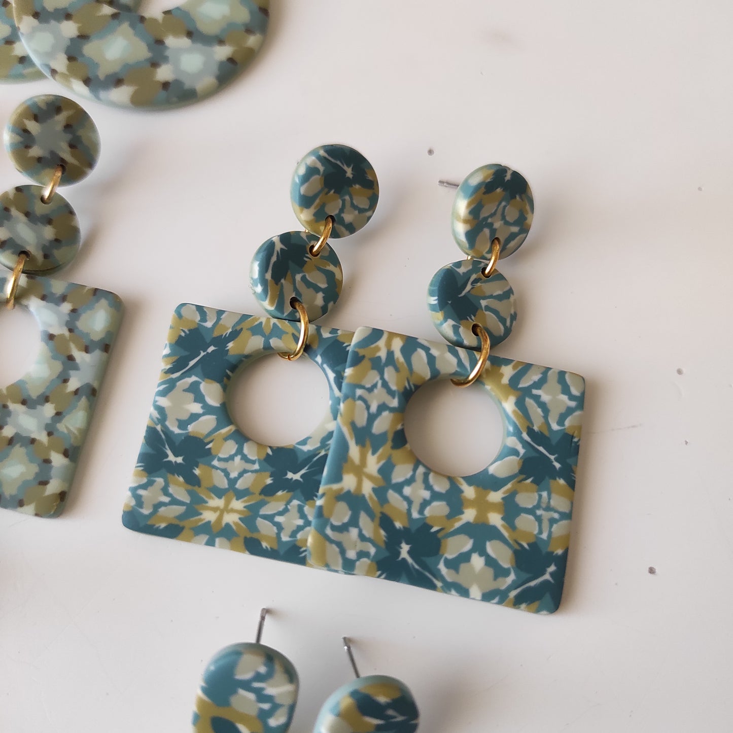 Clotilde flores verdes y azules