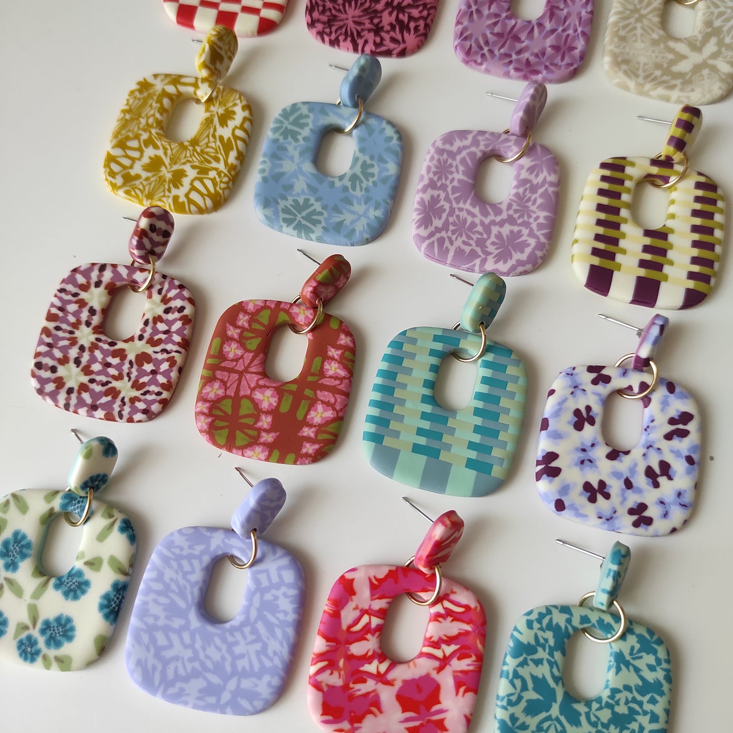 Amelia rojo, azul y amarillo