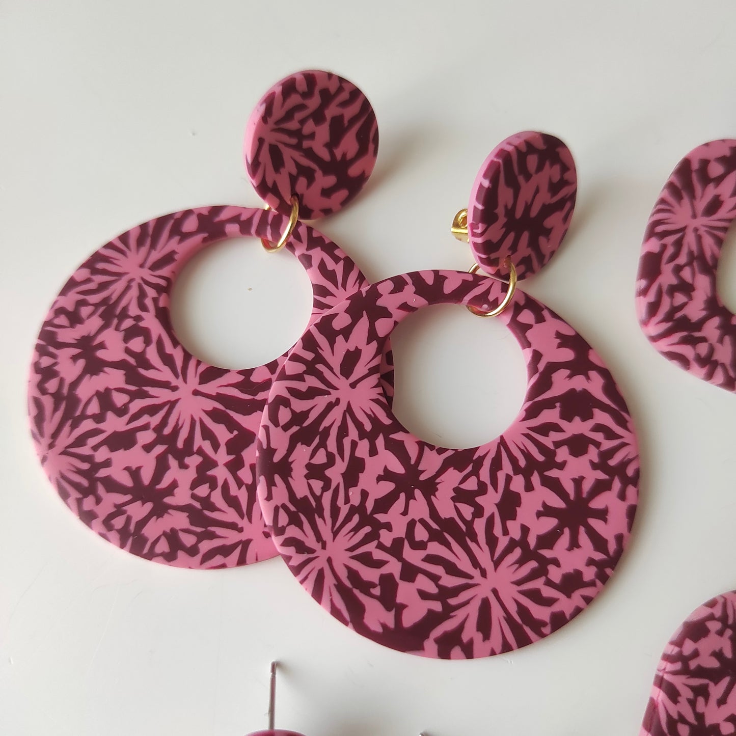 Macarena granate y rosa