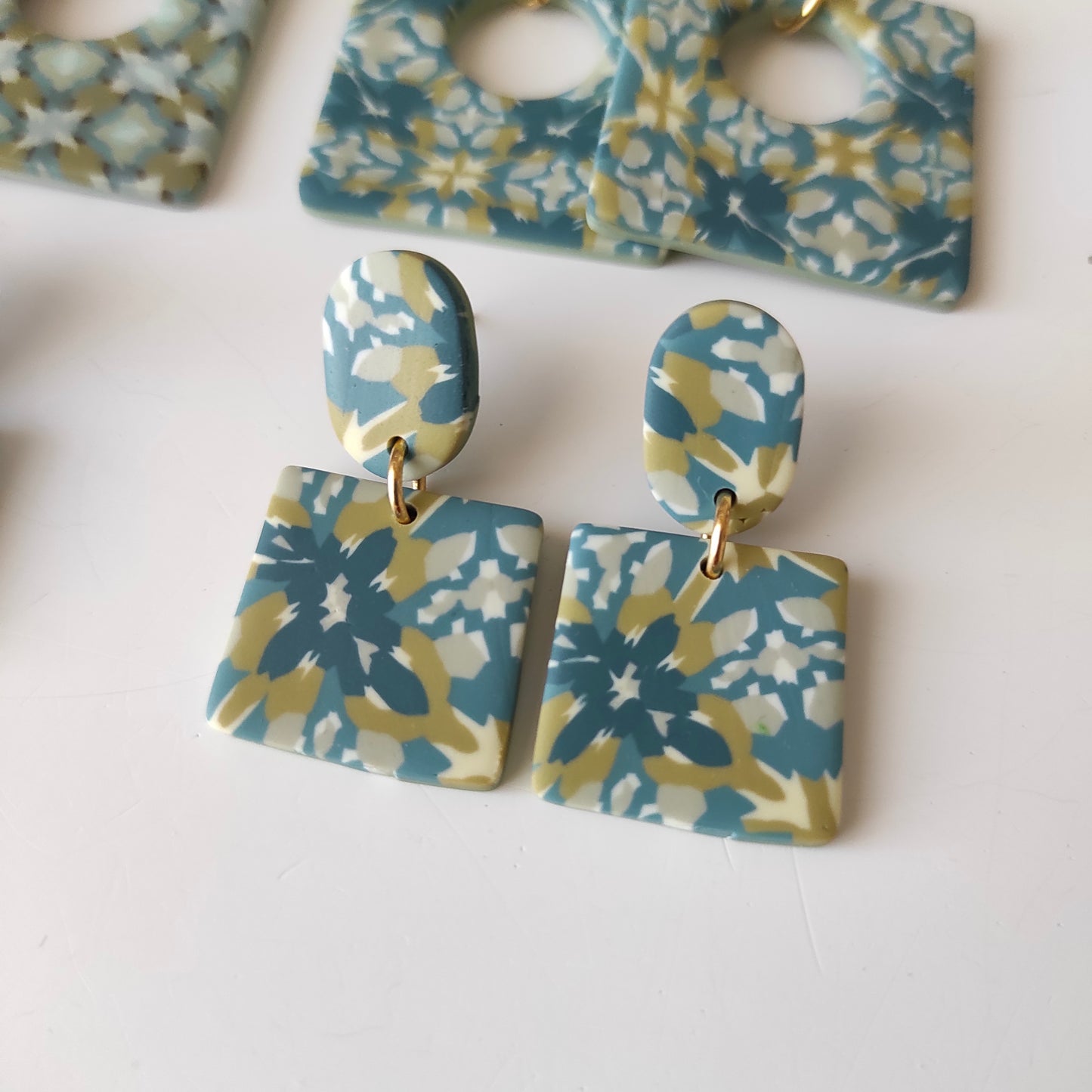 Rita flores verde y azules