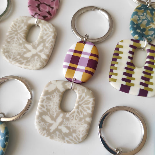 Llavero Olivia beige