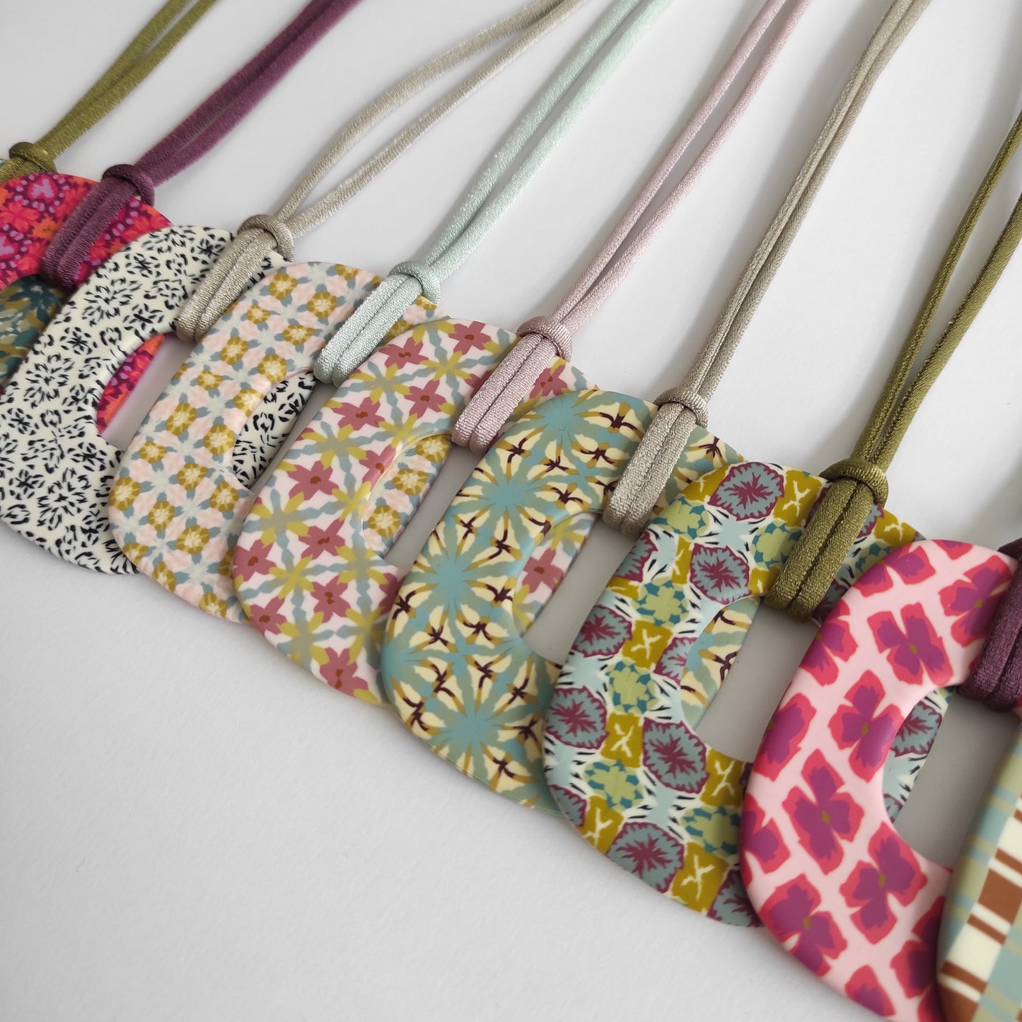 Colgante azul y verde