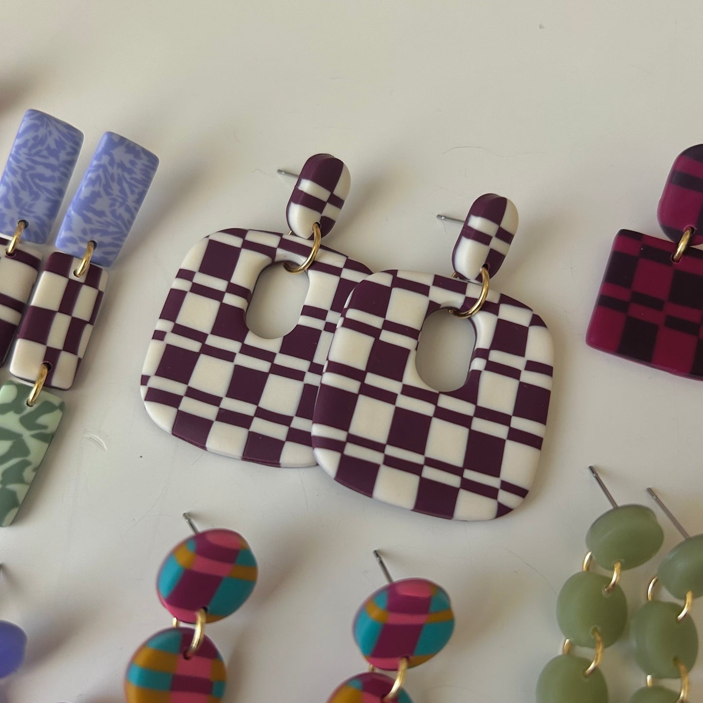 Amelia granate y hueso