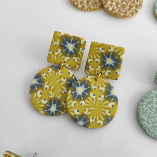 Carmina estampado mostaza y azul